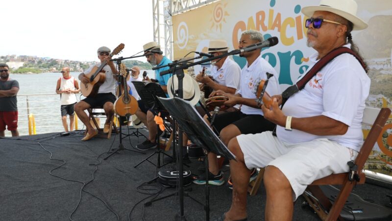 Grupo Choro da Ilha encanta a Nova Orla de Cariacica com cavaquinhos e pandeiros