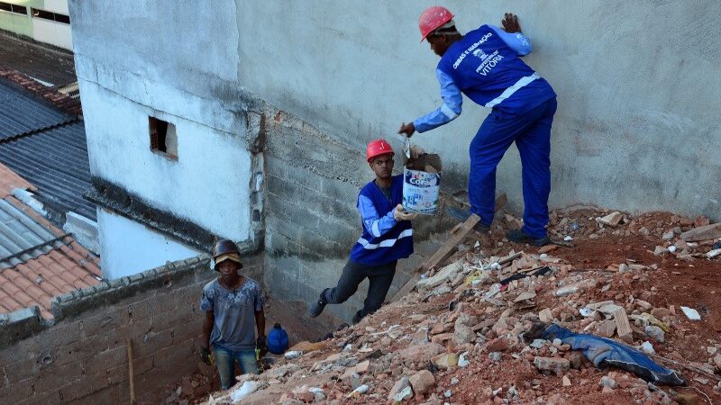 Vitória dedica recursos a projetos de drenagem e contenção de encostas