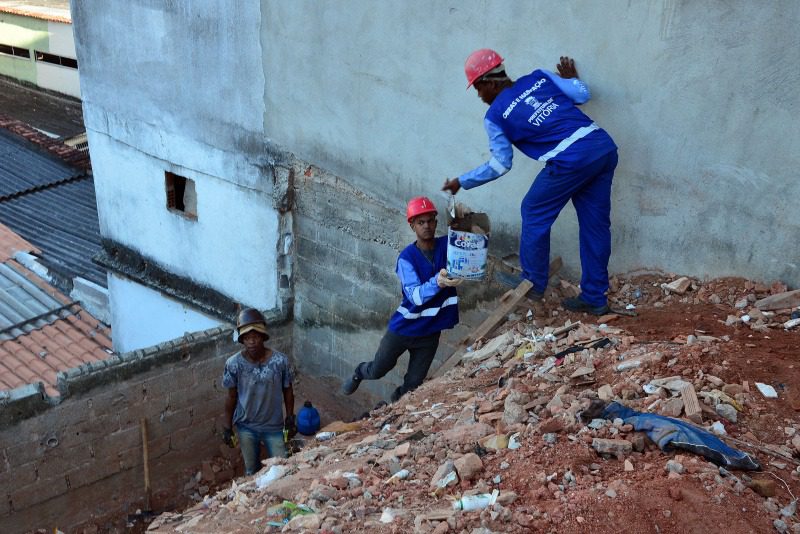 Vitória dedica recursos a projetos de drenagem e contenção de encostas