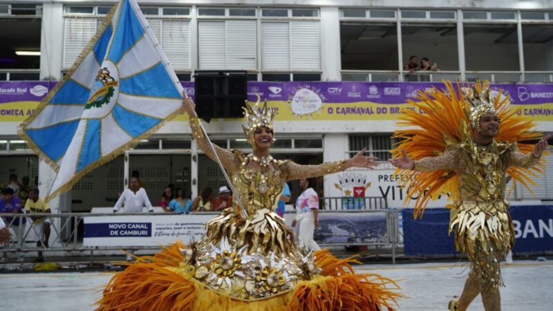 Escola Independente de Eucalipto Prestigia Baixo Guandu no Sambão do Povo com uma Bela Homenagem