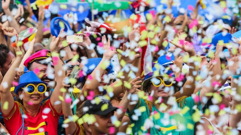 Folia em Vila Velha: Blocos de rua agitam o carnaval canela-verde com muita diversão