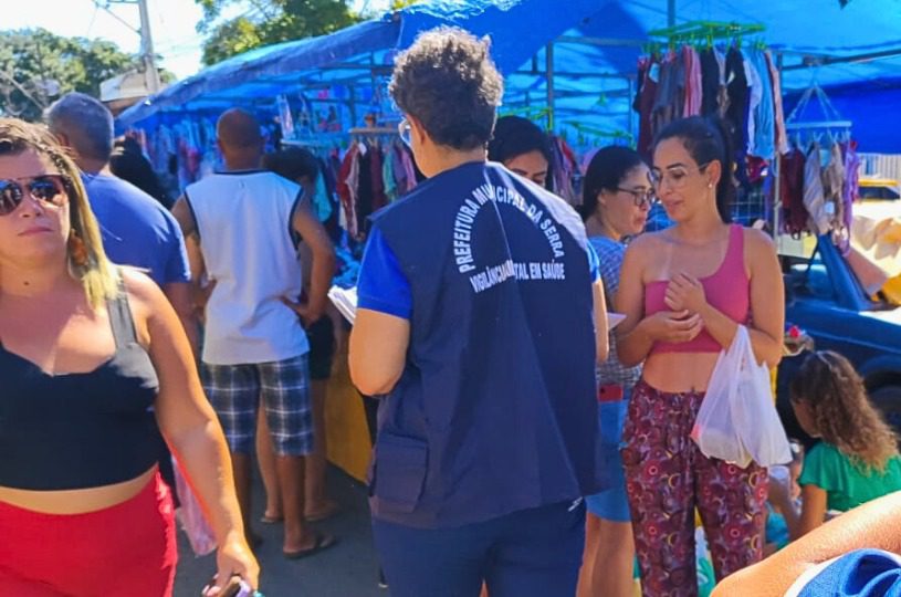 Equipe de Saúde promove atividade educativa sobre a dengue em feiras livres