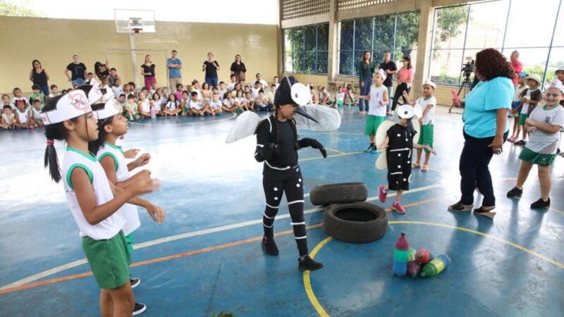 Alunos da rede municipal de Cariacica atuam em peça teatral educativa sobre a prevenção da dengue