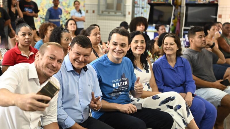 Pazolini entrega novos calçados aos estudantes da EMEF Francisco Lacerda de Aguiar na Grande São Pedro