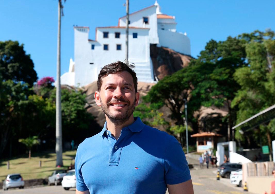 Arnaldinho participa da celebração religiosa no Convento da Penha nesta sexta-feira