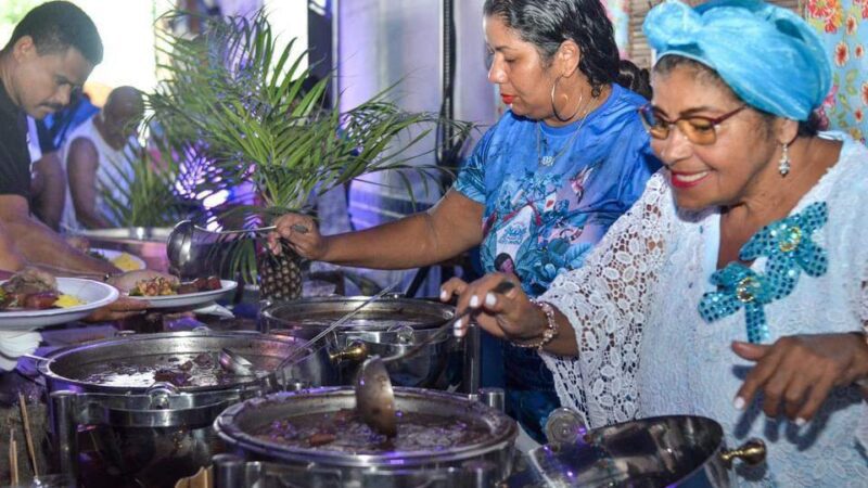 Domingo de samba e feijoada no Novo Império com 10 horas de música