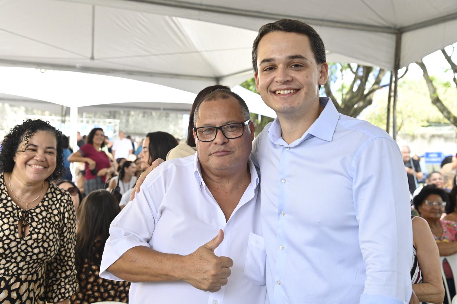 Pazolini e Cris celebram os servidores de Vitória com anúncio do 13º salário antecipado